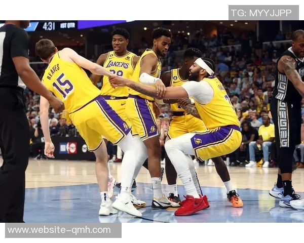 尼克斯与爵士激战正酣球迷期待精彩对决与绝妙表现 尼克斯与爵士激战正酣球迷期待精彩对决与绝妙表现